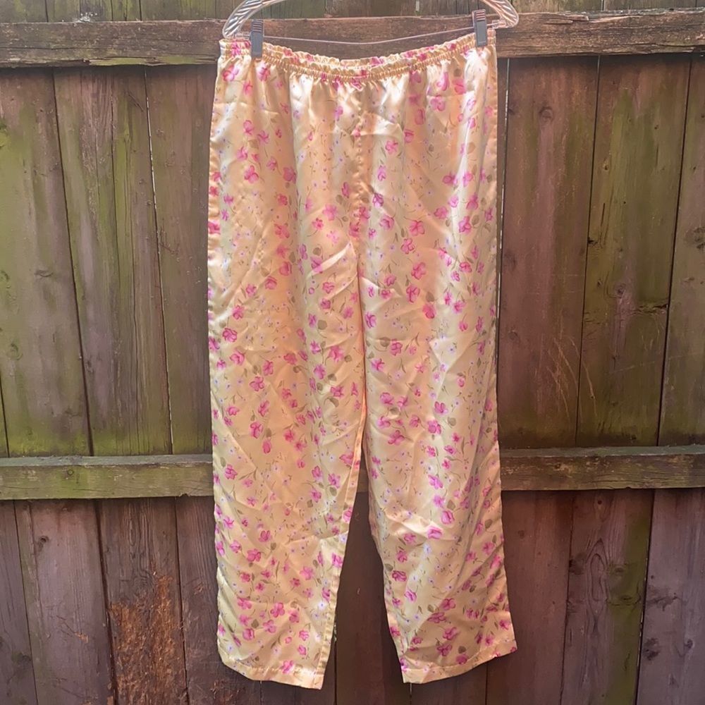 *Lot of 2* satin floral pajama pants sz. L